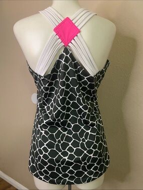 Jofit Black & White Geometric sport tennis criss cross back Tank 💕